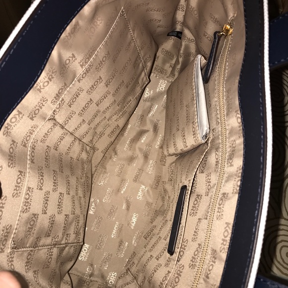 BNWT Navy & White Striped Michael Kors Hand Bag - Picture 7 of 8